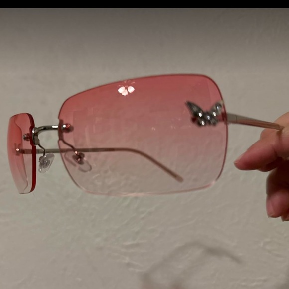 Rimless Y2K 2000’s style  Gold Sunglasseswith rhinestone butterfly - Picture 3 of 3